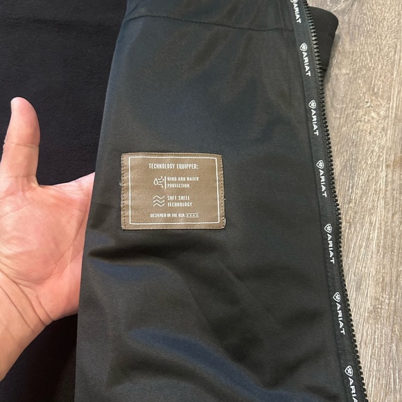 Ariat Logo 2.0 Softshel Vest Black Men’s Sz 2XL Zip Up Western Cowboy Water - Picture 11 of 12